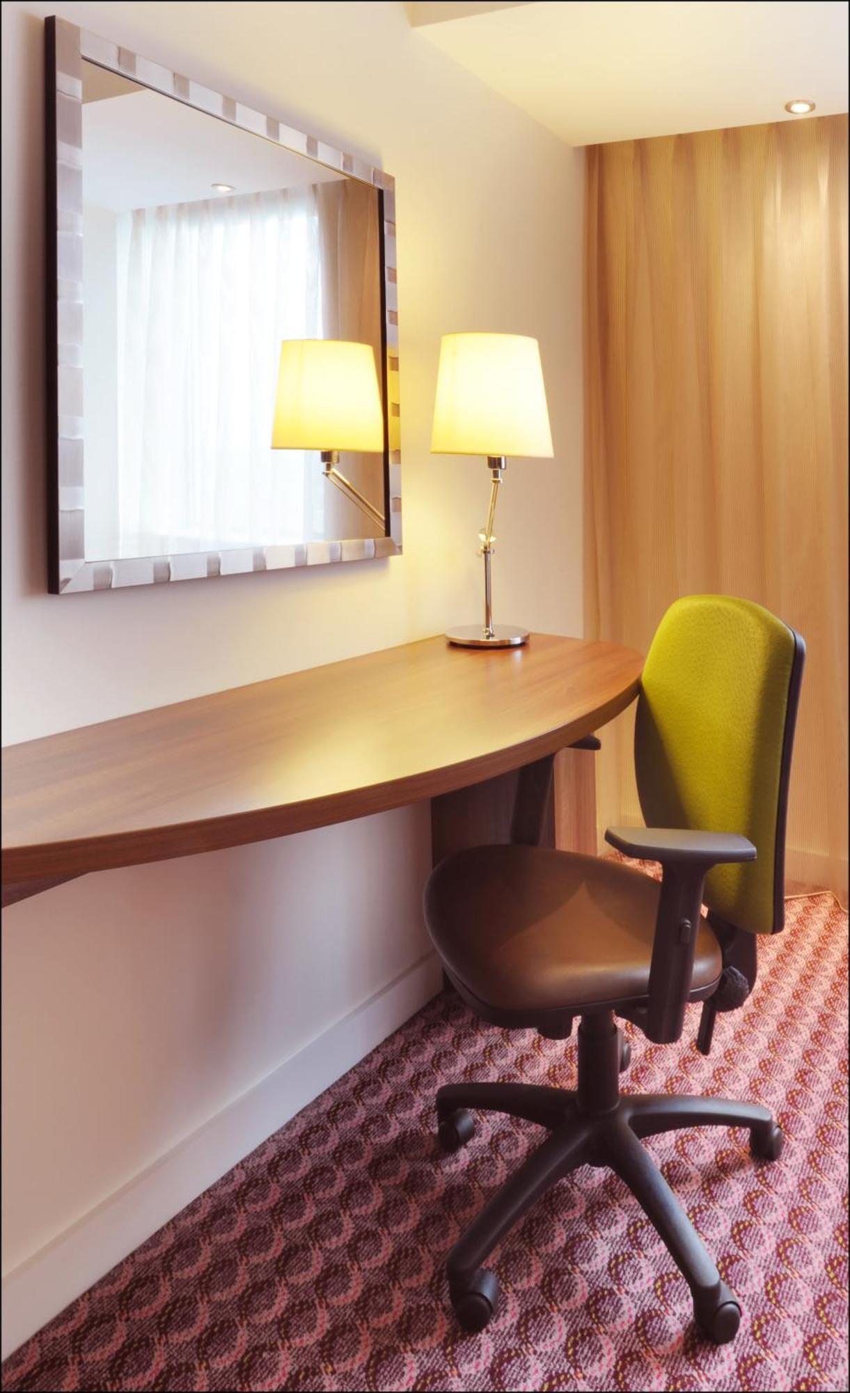 Hampton By Hilton Birmingham Broad Street Hotel Стая снимка