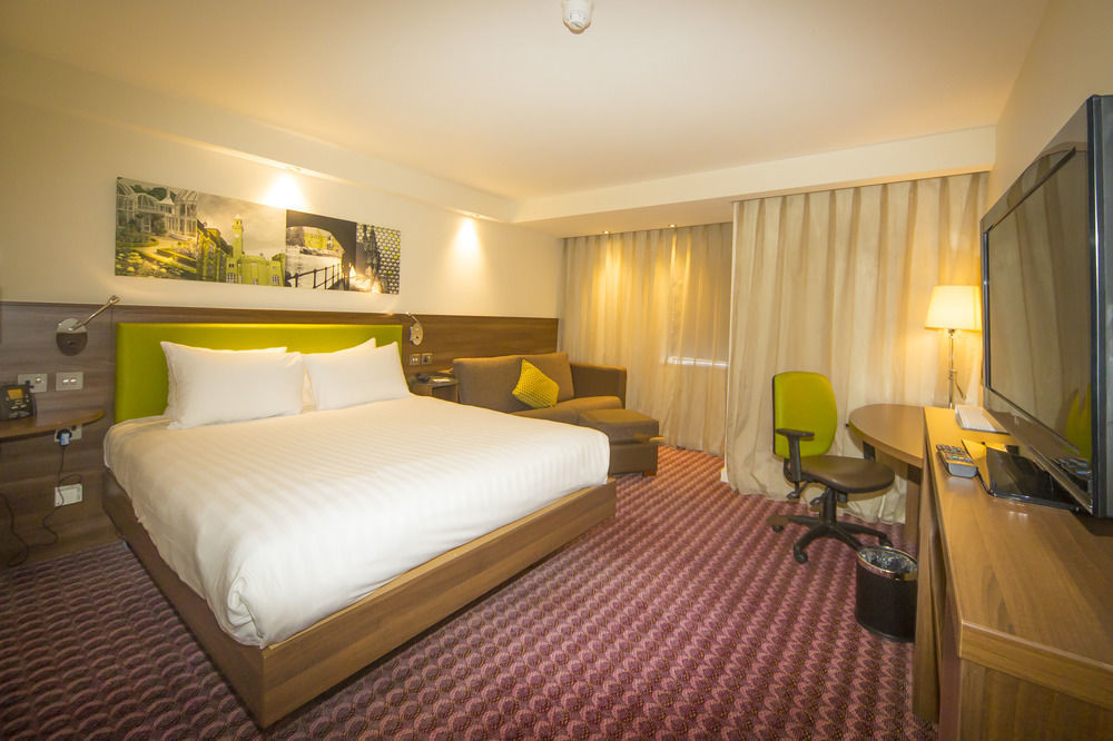 Hampton By Hilton Birmingham Broad Street Hotel Екстериор снимка