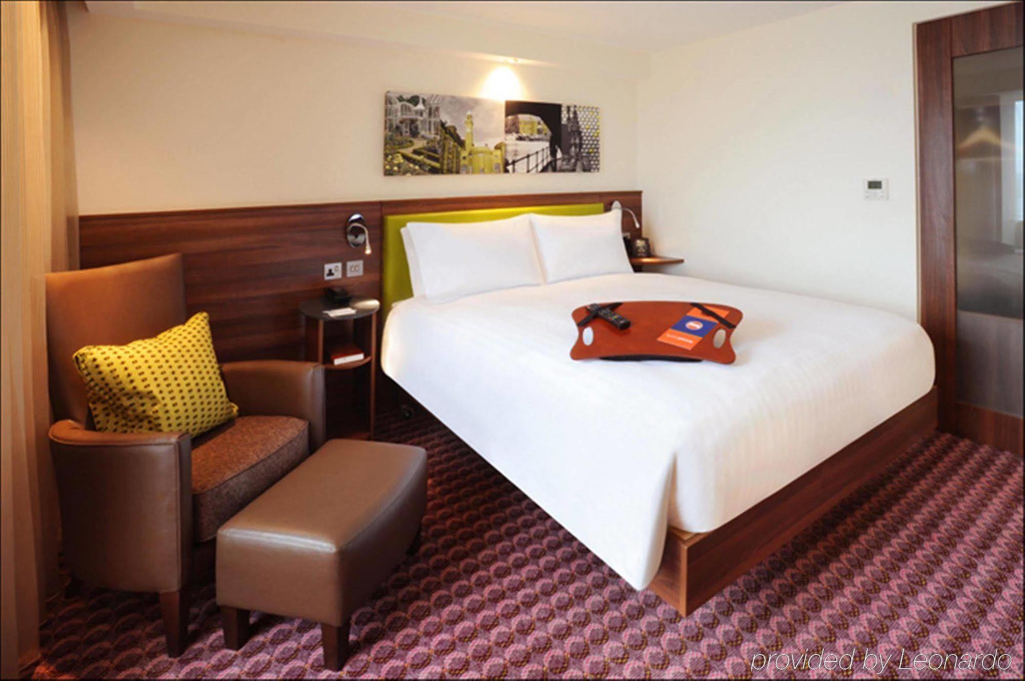 Hampton By Hilton Birmingham Broad Street Hotel Стая снимка